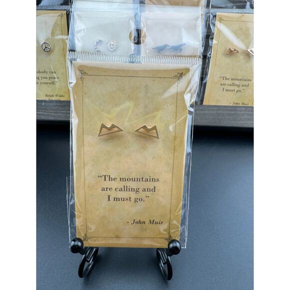 Bookish Quote Earrings - Gold Mountain John Muir - Picture 1 of 3
